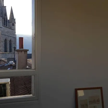 Petite Maison Sur Les Toits En Plein Centre-ville