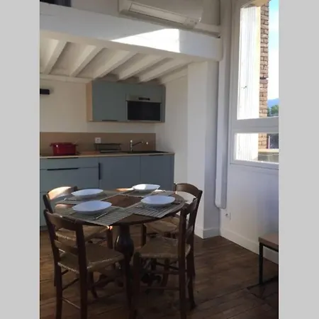 Petite Maison Sur Les Toits En Plein Centre-ville