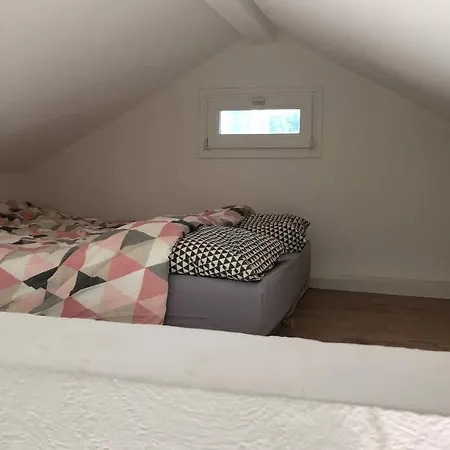 Petite Maison Sur Les Toits En Plein Centre-ville