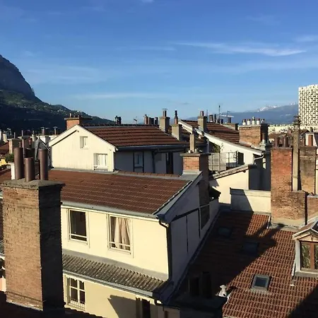 Petite Maison Sur Les Toits En Plein Centre-ville